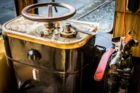 Führerstand einer historischen Straßenbahn